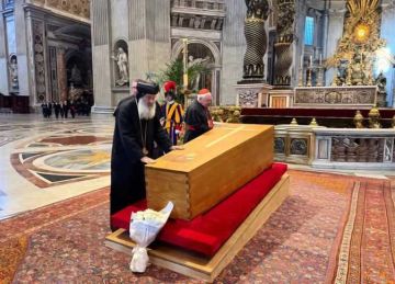 وفد من الكنيسة الأرثوذكسية يحضر جنازة بابا الفاتيكان (تفاصيل)