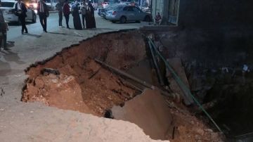 بعمق 5 أمتار .. انهيار جزئي بطريق أسيوط - سوهاج الزراعي