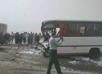 مصرع شخصين وإصابة 18 آخرين إثر تصادم سيارتين ميكروباص على الطريق الإقليمي بالمنوفية مصرع شخصين وإصابة 18 آخرين إثر تصادم سيارتين ميكروباص على الطريق الإقليمي بالمنوفية