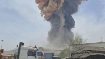 47 مصابا في انفجار ضخم بميناء رجائي جنوب إيران