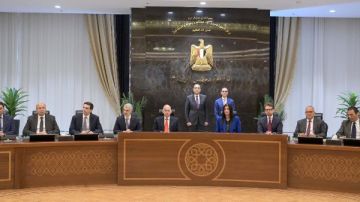 مدبولي يشهد توقيع اتفاقيات تعاون لطرح وإعادة هيكلة 5 شركات تابعة للقوات المسلحة مدبولي يشهد توقيع اتفاقيات تعاون لطرح وإعادة هيكلة 5 شركات تابعة للقوات المسلحة