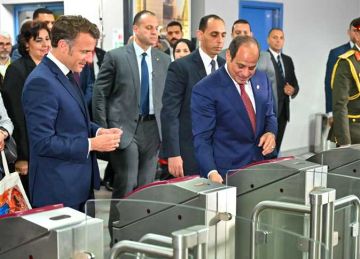  مفيش فايدة مش هدفع .. السيسي يتفاوض مع ماكرون في المترو ومصريون يشيدون بطريقة فصال الرئيس (فيديو)