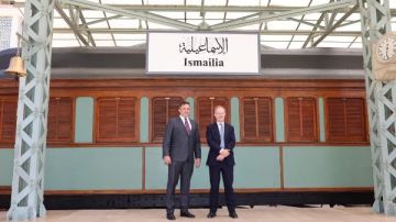 أسامة ربيع: قناة السويس مستمرة في دعم التجارة العالمية رغم التوترات الأمنية أسامة ربيع: قناة السويس مستمرة في دعم التجارة العالمية رغم التوترات الأمنية