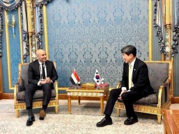 وزير التربية والتعليم يبحث سبل التعاون لتطوير منصات تعليمية تعتمد على تقنيات الذكاء الاصطناعي مع وزير التعليم الكوري الجنوبي