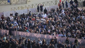 الفاتيكان: توافد 200 ألف شخص لحضور جنازة البابا فرانسيس