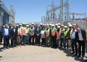 رئيس الوزراء يتفقد محطة أمونت لطاقة الرياح برأس غارب باستثمارات 700 مليون دولار وبقدرة 500 ميجاوات