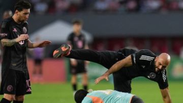 ممنوع من دخول المباريات.. حارس أشهر لاعب فى العالم خارج الملاعب ما السبب؟