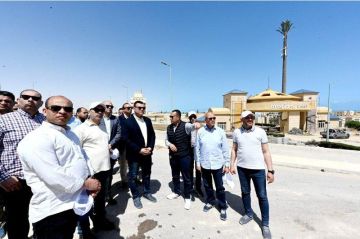 وزير الإسكان يتفقد أعمال رفع كفاءة طريق الإزدواج بمركز مارينا العلمين السياحي