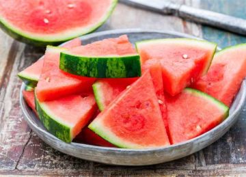  الـ4 بطيخات بـ1000 جنيه .. شعبة الفاكهة تكشف أسباب ارتفاع أسعاره قبل الصيف