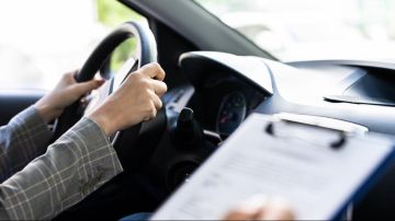 تكلفة وخطوات استخراج رخصة قيادة دولية في مصر 2025