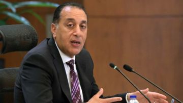 مدبولي يؤكد لـ صدى البلد : لا تسريح للعاملين في المنشآت الصحية.. تفاصيل مدبولي يؤكد لـ صدى البلد : لا تسريح للعاملين في المنشآت الصحية.. تفاصيل