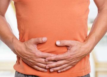 وداعا للانتفاخ 7 مشروبات طبيعية تخلصك من الغازات وتحسن الهضم