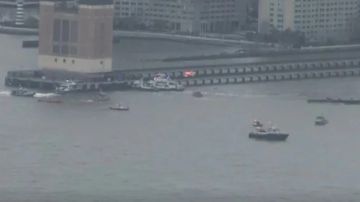 شاهد.. مصرع 6 في تحطم هليكوبتر بنهر هدسون.. حوادث جوية متزامنة بأمريكا