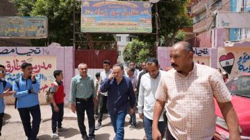 محافظ أسيوط يتفقد مدرسة طارق بن زياد الابتدائية المشتركة
