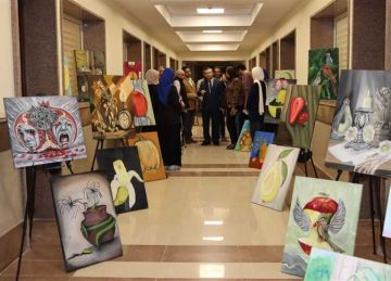 رئيس جامعة مطروح يفتتح معرض رؤى تشكيلية ويشيد بإبداعات طلاب التربية الفنية
