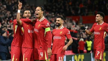 ليفربول يسعى للتتويج في مباراة حاسمة أمام توتنهام.. هل سيكون الفريق الملكي؟ ليفربول يسعى للتتويج في مباراة حاسمة أمام توتنهام.. هل سيكون الفريق الملكي؟