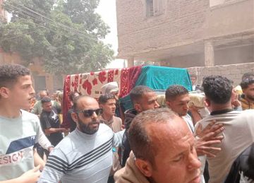 وحيد والديه.. تشييع جثمان شاب توفى في حادث سير أثناء عمله بالخارج وحيد والديه.. تشييع جثمان شاب توفى في حادث سير أثناء عمله بالخارج