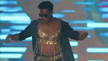 بـبدلة رقص.. محمد رمضان يثير الجدل في كوتشيلا (صور)