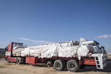 مصر.. فيديو لأشخاص بشمال سيناء يسرقون صناديق مواد غذائية من سيارة نقل والداخلية تكشف تفاصيل مصر.. فيديو لأشخاص بشمال سيناء يسرقون صناديق مواد غذائية من سيارة نقل والداخلية تكشف تفاصيل