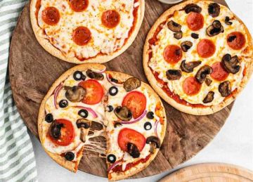بدون عجن أو فرن .. أغرب طريقة لتحضير البيتزا في 4 دقائق بدون عجن أو فرن .. أغرب طريقة لتحضير البيتزا في 4 دقائق