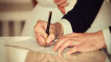 حكم تنازل والد العروسة عن كتابة قائمة المنقولات الزوجية.. داعية تجيب