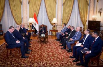 وزير الخارجية والهجرة يستقبل وفدا من حركة فتح الفلسطينية