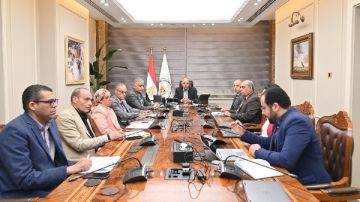وزير الري يتابع مشروعات المياه ويوجه بحل المعوقات.. و كيتشنر في المقدمة