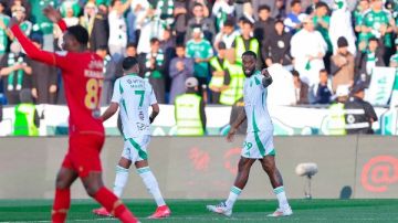 أهلي جدة يهزم الرائد بثنائية في الدوري السعودي