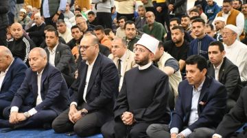 وزراء الأوقاف والعمل والشباب يؤدون صلاة الجمعة بمسجد العلي العظيم بألماظة.. صور وزراء الأوقاف والعمل والشباب يؤدون صلاة الجمعة بمسجد العلي العظيم بألماظة.. صور