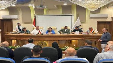 نائبة محافظ القاهرة تبحث اشتراطات الترخيص مع أصحاب المحال والمطاعم والكافيهات بحي مصر الجديدة