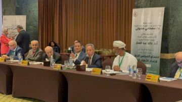 وضع مزري.. أسامة عبد الحي يفضح محاولات تفتيت اتحاد الأطباء العرب