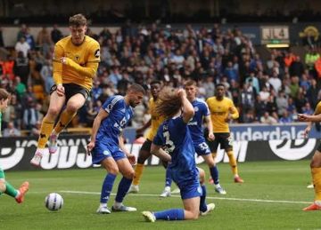 وولفرهامبتون يكتسح ليستر سيتي بثلاثية في الدوري الإنجليزي الممتاز