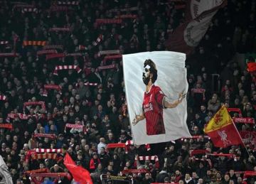 احتفالات تاريخية في آنفيلد بتجديد محمد صلاح