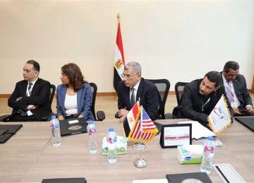 لتعزيز التعاون الفضائي.. رئيس وكالة الفضاء المصرية يلتقي السفيرة الأمريكية