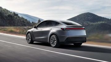 ماسك يلقي باللوم في خسائر تسلا على الانتكاسات السياسية 