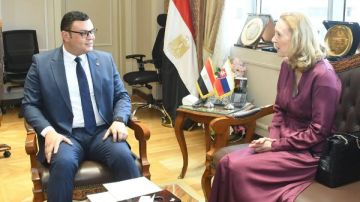 وزير الإسكان يستقبل سفيرة سلوفاكيا لبحث التعاون في إنشاء المدن الذكية