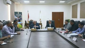 محافظ الوادي الجديد يترأس اجتماعا موسعا لمتابعة جاهزية مجمع الخدمات الحكومية