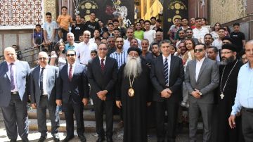 محافظ قنا: المسلمون والمسيحيون نسيج وطني واحد لا يتجزأ