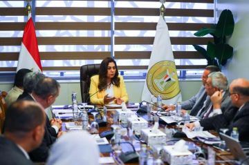 وزيرة التنمية المحلية تتابع مع القيادات الموقف التنفيذي لمشروعات الخطة الاستثمارية للوزارة والمحافظات وزيرة التنمية المحلية تتابع مع القيادات الموقف التنفيذي لمشروعات الخطة الاستثمارية للوزارة والمحافظات