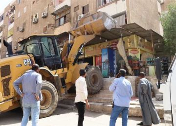 إزالة إشغالات وتشميع محلات مخالفة في حملات موسعة بأسوان