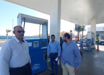 البحر الأحمر تقرر سحب الرخصة 6 أشهر وغرامة 1000 جنيه للمخالفين لتعريفة الركوب