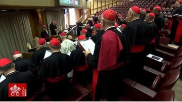 انعقاد الاجتماع الأول لمجمع الكرادلة عقب شغور الكرسي الرسولي