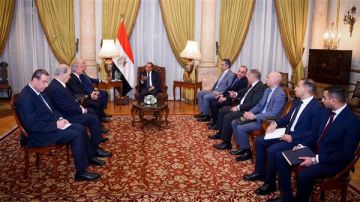 وزير الخارجية يؤكد رفض المحاولات الإسرائيلية لتقويض وحدة الأراضي الفلسطينية وزير الخارجية يؤكد رفض المحاولات الإسرائيلية لتقويض وحدة الأراضي الفلسطينية