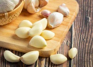 دون فقد لنكهته وفوائده.. 5 طرق فعالة وآمنة لتخزين الثوم
