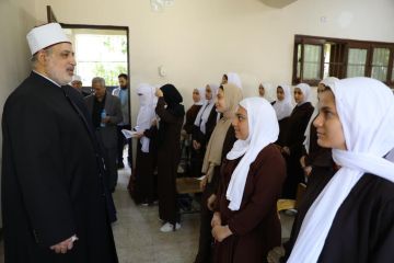 مكافأة 3000 جنيه للمعلمين والعاملين والإداريين بالأزهر