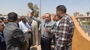 محافظ أسيوط يتفقد مدخل منفلوط ويوجه برفع التعديات والإشغالات