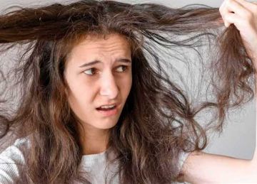 مع حرارة الصيف.. 5 زيوت طبيعية فعالة لاستعادة ترطيب شعرك الجاف ولمعانه مع حرارة الصيف.. 5 زيوت طبيعية فعالة لاستعادة ترطيب شعرك الجاف ولمعانه