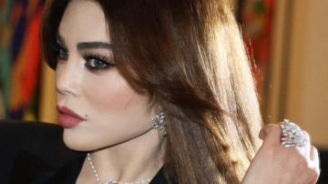 إطلالة كلاسيكية.. هيفاء وهبي تخطف أنظار المتابعين