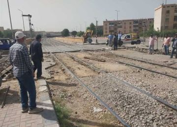 السكة الحديد تغلق مزلقان كيما بأسوان.. و الأهالي : عمره نصف قرن ويخدم آلاف المواطنين السكة الحديد تغلق مزلقان كيما بأسوان.. و الأهالي : عمره نصف قرن ويخدم آلاف المواطنين