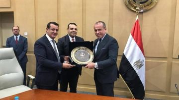 الوزير المفوض يحيى الواثق بالله يودع جهاز التمثيل التجاري برسالة تقدير وامتنان